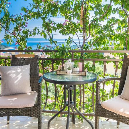 Apartment Iva With Sea View Makarska Bilik gambar
