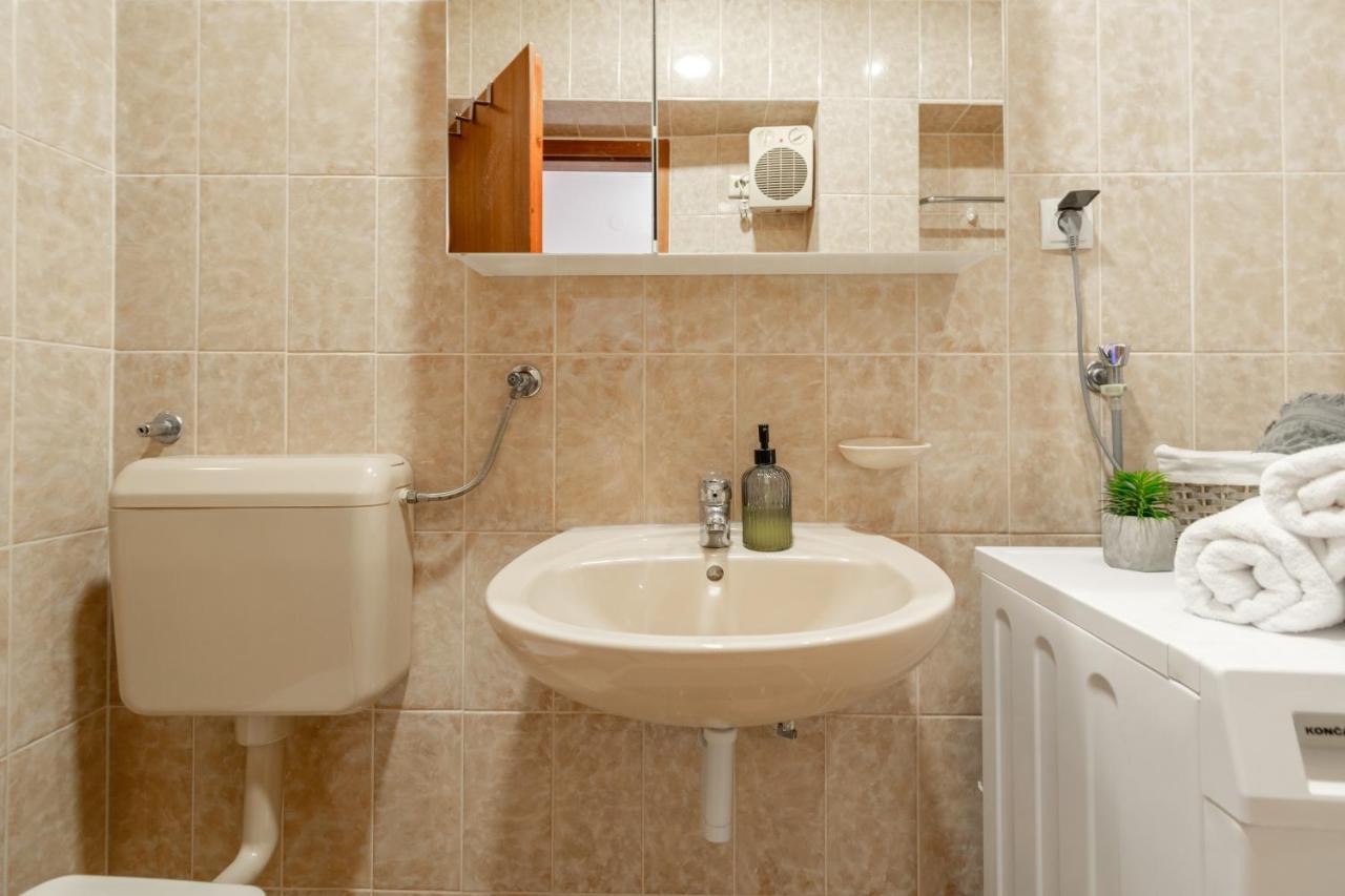 Apartment Iva With Sea View Makarska Luaran gambar