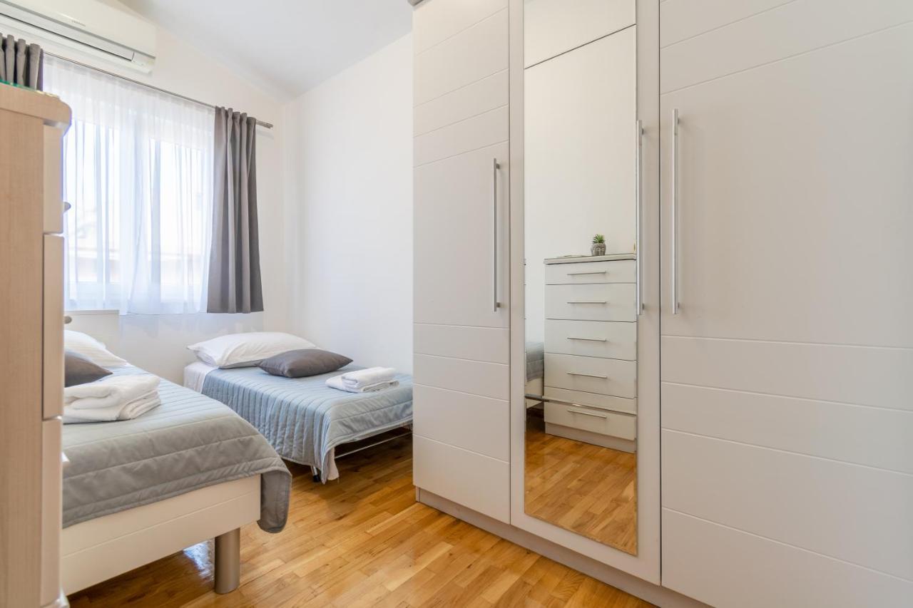 Apartment Iva With Sea View Makarska Luaran gambar